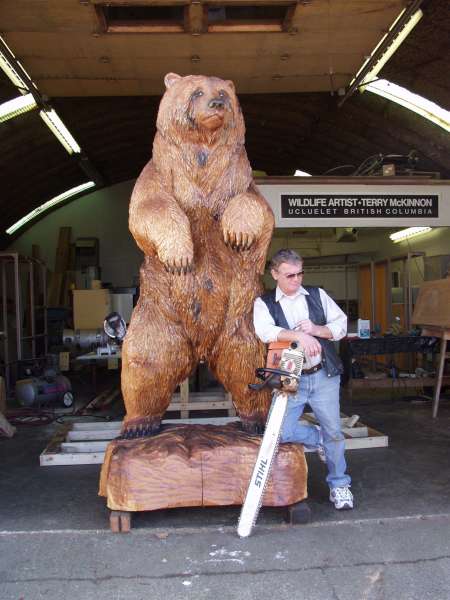 Local chainsaw carver-600.jpg